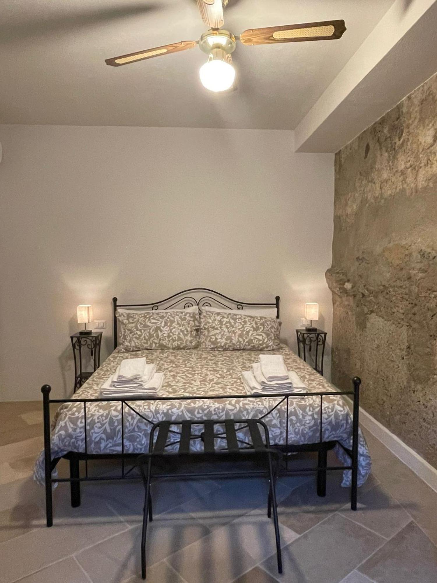 Castello D'Alcontres Guest House 3 Stelle ニッツァ・ディ・シチーリア エクステリア 写真